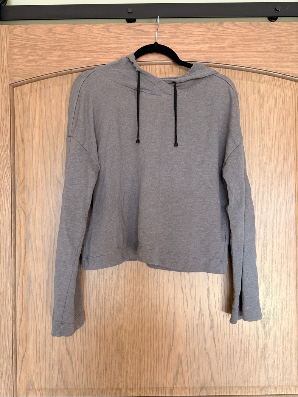 Fabletics Gray Cropped Hooded Long-Sleeve Sweatshirt